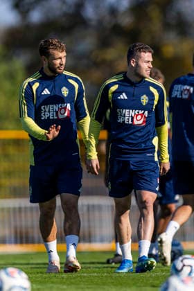 261001 Jesper Karlström and Gabriel Gudmundsson of the Swedish men’s national soccer team at a training session during the national team’s camp on October 1, 2026 in Stockholm. Photo by Caisa Rasmussen, BILDBYRAN COP 353 CR0075: soccer, football, national team match, training, Sweden, Sweden A, bbeng  Copyright: CAISAxRASMUSSEN BB261001CR017