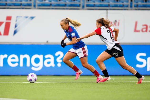 Vaalerenga v Feyenoord, UEFA Women™s Europa Cup, Oslo, Norway Oslo, Norway. 30th, September 2026. Ronja Arnesen (L) of Vaalerenga and Tess van Bentem (21) of Feyenoord seen during the UEFA Women™s Europa Cup match between Vaalerenga and Feyenoord at Intility Arena in Oslo. Norway, Oslo, Intility Arena  Copyright: xGonzalesxPhoto KetilxMartinsenx