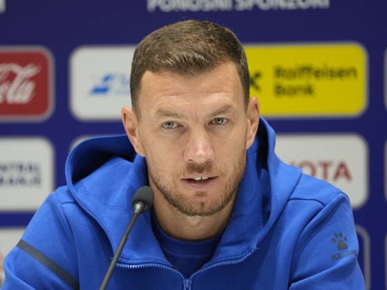 SARAJEVO, BOSNIA AND HERZEGOVINA PK 20261001 Bosnia and Herzegovina’s Edin Džeko, who will play his final international match against Sweden, during Thursday’s press conference in Sarajevo ahead of Friday’s Nations League match against Sweden in Zenica SARAJEVO BOSNIA AND HERZEGOVINA x10030x  Copyright: xJonasxEkströmer TTx BOSNIA-HERZEGOVINA PK