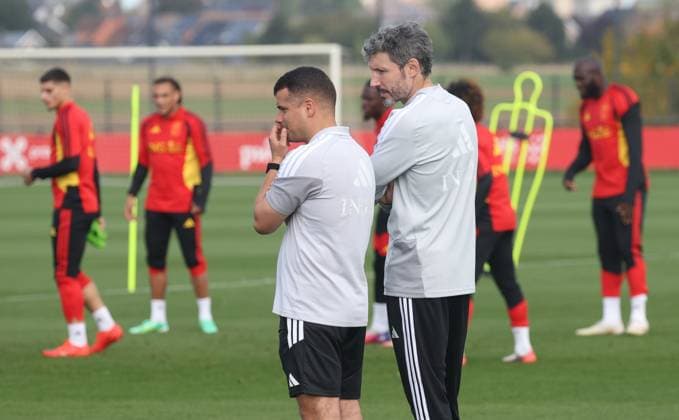 Belgium s head coach Mark van Bommel pictured during a training session of the Red Devils, the Belgian national soccer team, at the national training center in Tubize, Thursday 1 October 2026. The team is preparing for their game against Turkey on Friday, their third game in the UEFA Nations League competition. VIRGINIExLEFOUR  x188427922x