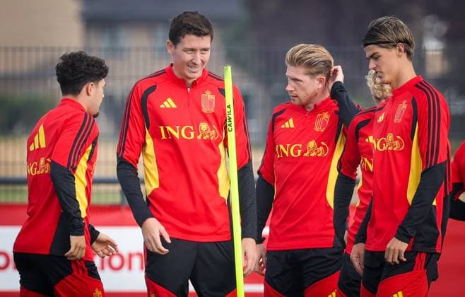 Belgium s Kyriani Sabbe; Belgium s Hans Vanaken; Belgium s Kevin De Bruyne and Belgium s Charles De Ketelaere pictured during a press conference, PK, Pressekonferenz of the Red Devils, the Belgian national soccer team, at the national training center in Tubize, Thursday 1 October 2026. The team is preparing for their game against Turkey on Friday, their third game in the UEFA Nations League competition. VIRGINIExLEFOUR  x188429478x