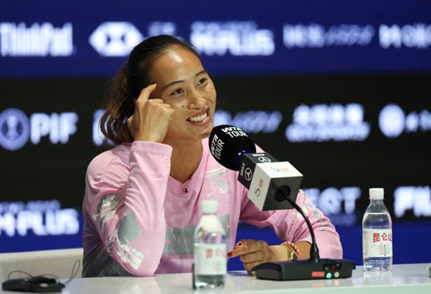 (261001) -- BEIJING, Oct. 1, 2026 -- Zheng Qinwen attends the press conference, PK, Pressekonferenz after the women s singles first round match between Zheng Qinwen of China and Shi Han of China at 2026 China Open tennis tournament in Beijing, China, Oct. 1, 2026. ) (SP)CHINA-BEIJING-TENNIS-CHINA OPEN-WOMEN S SINGLES(CN) BaixXuefei 