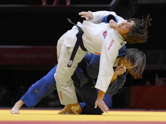 Aichi-Nagoya Asian Games: Judo Japan s Narumi Tanioka (blue) competes against Kim Ji Hye of North Korea in the Aichi-Nagoya Asian Games women s judo 63-kilogram final at Aichi International Arena in Nagoya, central Japan, on Oct. 1, 2026.  A14AA0005629633P