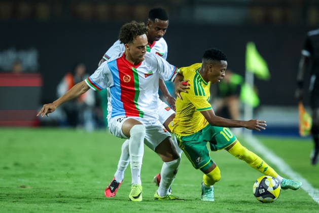 Eritrea v South Africa - CAF Africa Cup Of Nations Qualifiers Ismail Maill Lundgren, number 23, and Yonatan Firezgi Sebhatu, number 31, of Eritrea battle for possession with Relebohile Mofokeng, number 10, of South Africa during the CAF Africa Cup of Nations qualifiers match between Eritrea and South Africa at Al Salam Stadium on September 30, 2026. Cairo Egypt  Copyright: xAymanxArefx originalFilename:aref-notitle260930_npXUu.jpg