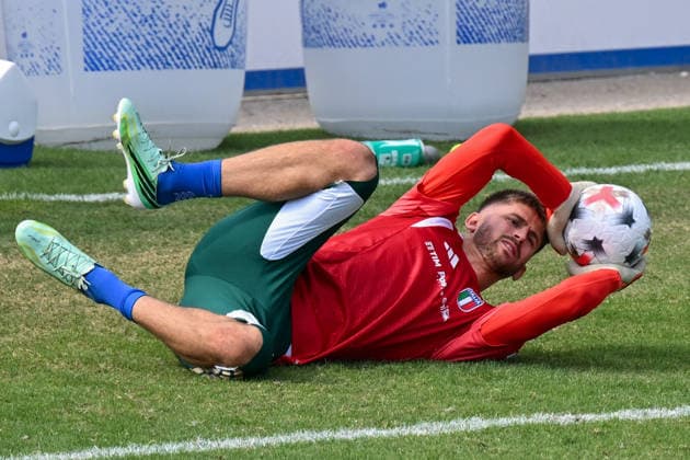 IPA89178328 - Italian player Guglielmo Vicario during TEAM ITALY - TRAINING, a UEFA Nations League soccer match in Florence, Italy, on October 1, 2026  Copyright: xLisaxGuglielmi IPAxSportx xx IPA89178328