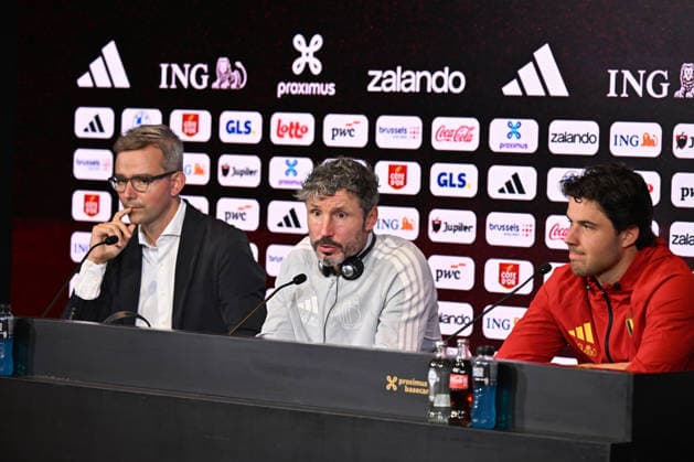 Ahead of Belgium v Turkiye - UEFA Nations League TUBIZE, BELGIUM - OCTOBER 1: Belgium head coach Mark van Bommel (C) and goalkeeper Senne Lammens (R) attend a press conference, PK, Pressekonferenz ahead of their UEFA Nations League Group A1 match against Turkiye in Tubize, Belgium on October 1, 2026. Dursun Aydemir Anadolu Brussels Hoofdstedelijk Gewest Belçika. Editorial use only. Please get in touch for any other usage.  Copyright: x2026xAnadoluxDursunxAydemirx