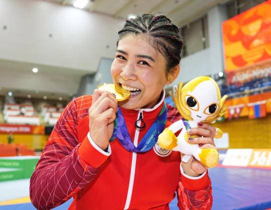 Aichi-Nagoya Asian Games: Wrestling Japan s Nonoka Ozaki celebrates after winning the Aichi-Nagoya Asian Games women s wrestling 62-kilogram gold at Nagoya City Inae Sports Center in Nagoya, central Japan, on Oct. 1, 2026.  A14AA0005629677P