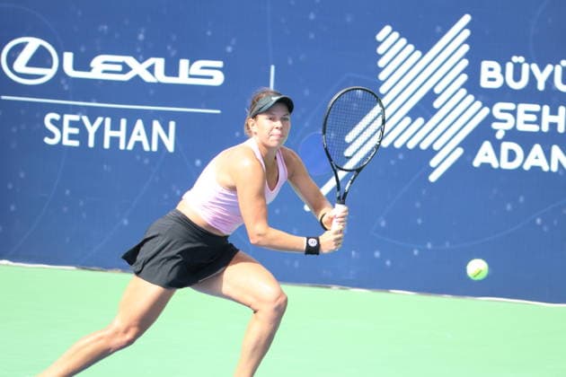 WTA, Tennis Damen 125 Adana Open Tennis Tournament ADANA, TURKIYE - OCTOBER 1: Weronika Falkowska of Poland competes with Alana Smith of USA (not seen) in the quarterfinals of the WTA 125 Adana Open Tennis Tournament in Adana, Turkiye on October 1, 2026. Bekir Omer Fansa Anadolu Adana Turkey. Editorial use only. Please get in touch for any other usage.  Copyright: x2026xAnadoluxBekirxOmerxFansax