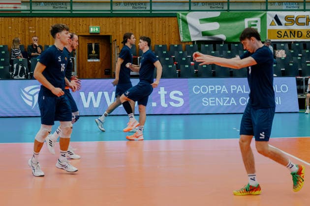 VOLLEYBALL - Coppa Pallavolo Senza Confini HARTBERG,AUSTRIA,01.OCT.26 - VOLLEYBALL - Coppa Pallavolo Senza Confini, VfB Friedrichshafen vs ACH Volley Ljubljana. Image shows the team of Ljubljana during warm up.  GEPAxpictures xRomanxKoenigshofer