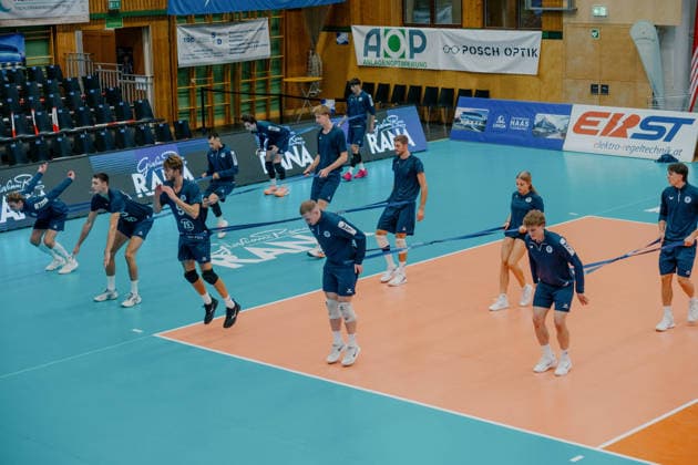 VOLLEYBALL - Coppa Pallavolo Senza Confini HARTBERG,AUSTRIA,01.OCT.26 - VOLLEYBALL - Coppa Pallavolo Senza Confini, VfB Friedrichshafen vs ACH Volley Ljubljana. Image shows the team of Friedrichshafen during warm up.  GEPAxpictures xRomanxKoenigshofer