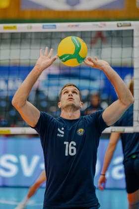 VOLLEYBALL - Coppa Pallavolo Senza Confini HARTBERG,AUSTRIA,01.OCT.26 - VOLLEYBALL - Coppa Pallavolo Senza Confini, VfB Friedrichshafen vs ACH Volley Ljubljana. Image shows Gregor Ropret (Ljubljana) during warm up.  GEPAxpictures xRomanxKoenigshofer