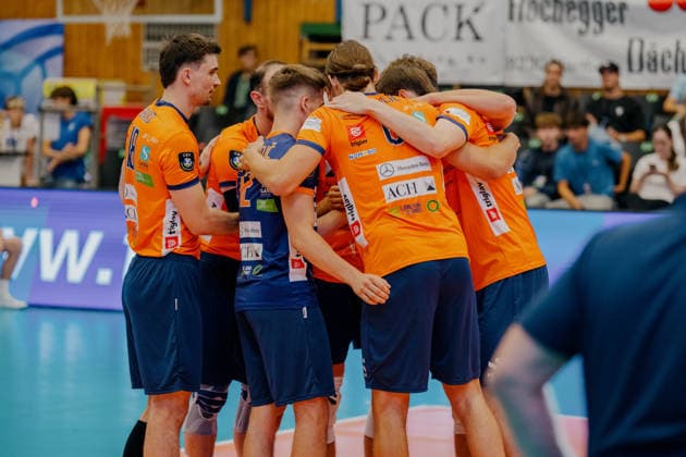 VOLLEYBALL - Coppa Pallavolo Senza Confini HARTBERG,AUSTRIA,01.OCT.26 - VOLLEYBALL - Coppa Pallavolo Senza Confini, VfB Friedrichshafen vs ACH Volley Ljubljana. Image shows the team of Ljubljana.  GEPAxpictures xRomanxKoenigshofer