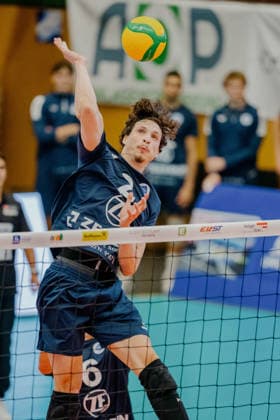 VOLLEYBALL - Coppa Pallavolo Senza Confini HARTBERG,AUSTRIA,01.OCT.26 - VOLLEYBALL - Coppa Pallavolo Senza Confini, VfB Friedrichshafen vs ACH Volley Ljubljana. Image shows Gustavo Maciel (Friedrichshafen).  GEPAxpictures xRomanxKoenigshofer