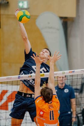 VOLLEYBALL - Coppa Pallavolo Senza Confini HARTBERG,AUSTRIA,01.OCT.26 - VOLLEYBALL - Coppa Pallavolo Senza Confini, VfB Friedrichshafen vs ACH Volley Ljubljana. Image shows Stefan Kokeza (Friedrichshafen).  GEPAxpictures xRomanxKoenigshofer
