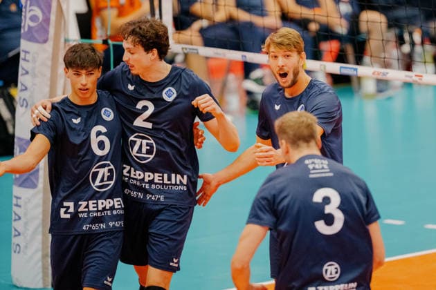 VOLLEYBALL - Coppa Pallavolo Senza Confini HARTBERG,AUSTRIA,01.OCT.26 - VOLLEYBALL - Coppa Pallavolo Senza Confini, VfB Friedrichshafen vs ACH Volley Ljubljana. Image shows the rejoicing of Friedrichshafen.  GEPAxpictures xRomanxKoenigshofer