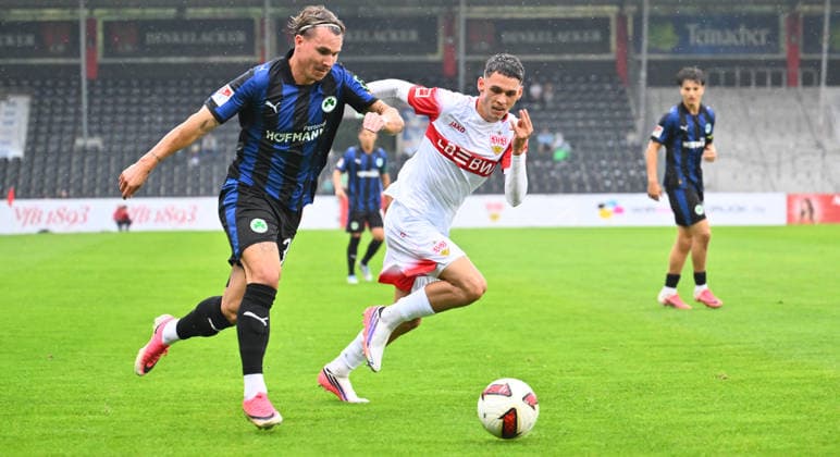 October 1, 2026 Soccer Season 2026–2027 Exhibition Match Friendly Match Preseason Match VfB Stuttgart SpVgg Greuther Fürth Kleeblatt Sports Photo Zink xwoxzix Regulations prohibit any use of photographs as image sequences and or quasi-video; for editorial use only. Felix Klaus 30, SpVgg Greuther Fürth; Collin Luca Schramm 50, VfB Stuttgart