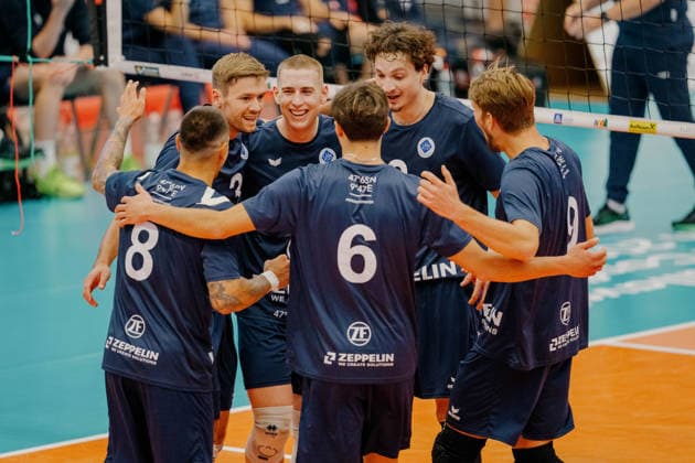VOLLEYBALL - Coppa Pallavolo Senza Confini HARTBERG,AUSTRIA,01.OCT.26 - VOLLEYBALL - Coppa Pallavolo Senza Confini, VfB Friedrichshafen vs ACH Volley Ljubljana. Image shows the rejoicing of Friedrichshafen.  GEPAxpictures xRomanxKoenigshofer