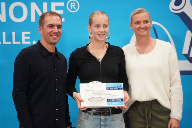 Award Ceremony for the Torjägerkanone für Alle (Top Scorer Award for Everyone) presented by *Kicker* and the DFB, featuring Alexandra Popp and Philipp Lahm, to Elfi Wellhausen; Munich, October 1, 2026; Germany vs. Serbia, UEFA Nations League, Matchday 3, Allianz Arena