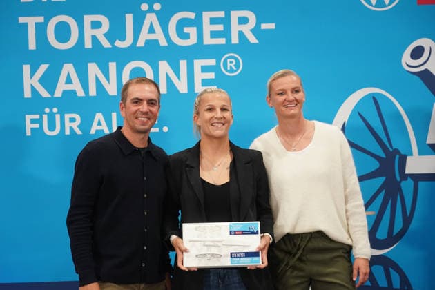 Award Ceremony for the Torjägerkanone für Alle (Top Scorer Award for Everyone) presented by *Kicker* and the DFB, featuring Alexandra Popp and Philipp Lahm, to Lyn Meyer; Munich, October 1, 2026; Germany vs. Serbia, UEFA Nations League, Matchday 3, Allianz Arena