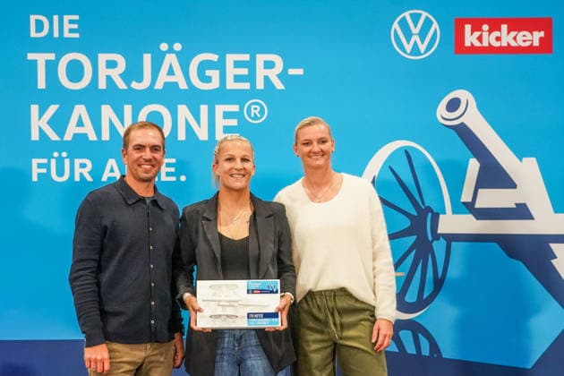 Award Ceremony for the Torjägerkanone für Alle (Top Scorer Award for Everyone) presented by *Kicker* and the DFB, featuring Alexandra Popp and Philipp Lahm, to Lyn Meyer; Munich, October 1, 2026; Germany vs. Serbia, UEFA Nations League, Matchday 3, Allianz Arena