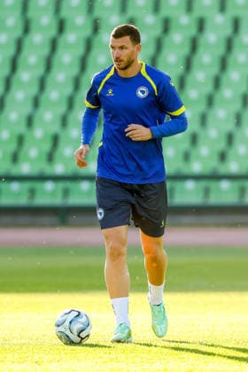 Edin Dzeko last training Edin Dzeko did his last training session as captain and player of the football team of Bosnia and Herzegovina at the Kosevo stadium on October 1, 2026 Sarajevo, Bosnia and Herzegovina  ArminxDurgut PIXSELL
