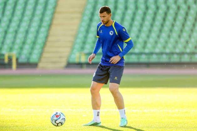 Edin Dzeko last training Edin Dzeko did his last training session as captain and player of the football team of Bosnia and Herzegovina at the Kosevo stadium on October 1, 2026 Sarajevo, Bosnia and Herzegovina  ArminxDurgut PIXSELL