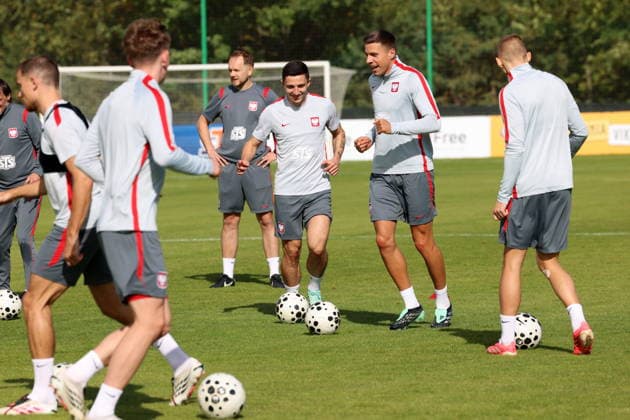 Kepa kolo Sochocina 01.10.2026 Trening reprezentacji Polski - - - Polish football national team, Nationalteam training session in Kepa near Sochocin Bartosz Slisz Jan Bednarek Fot. Marcin Solarz FotoPyk NEWSPIX.PL --- newspix.pl POLAND OUT! 