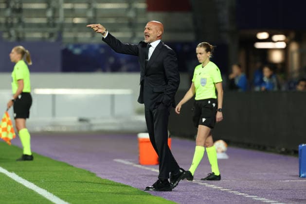 FK Austria Wien v FC Internazionale Milano - UEFA Women s Champions League 26 27 MD2 Head Coach of FC Internazionale Milano, David Sassarini reacts and gestures during the UEFA Women s Champions League Matchday 2 match between FK Austria Wien and FC Internazionale Milano at Franz-Horr-Stadion on October 1, 2026 in Vienna, Austria. Vienna Franz-Horr-Stadion Austria Copyright: xYigitxOerme PSxImagesxYigitxOerme PSxImagesx