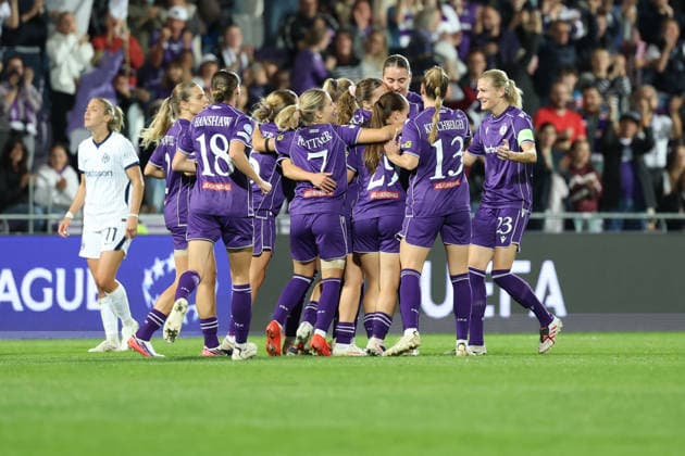 FK Austria Wien v FC Internazionale Milano - UEFA Women s Champions League 26 27 MD2 Modesta Uka of FK Austria Wien celebrates with her teammates after scoring her team s first goal during the UEFA Women s Champions League Matchday 2 match between FK Austria Wien and FC Internazionale Milano at Franz-Horr-Stadion on October 1, 2026 in Vienna, Austria. Vienna Franz-Horr-Stadion Austria Copyright: xYigitxOerme PSxImagesxYigitxOerme PSxImagesx
