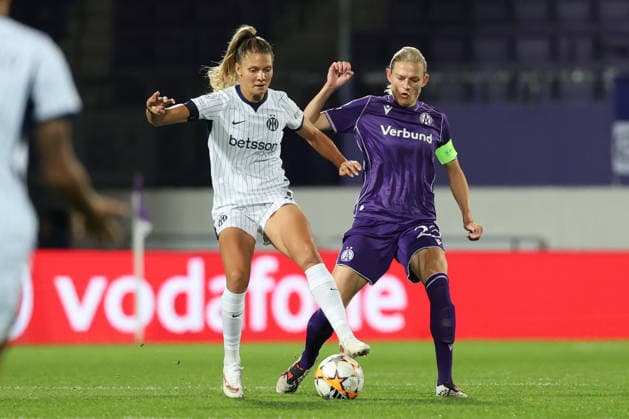 FK Austria Wien v FC Internazionale Milano - UEFA Women s Champions League 26 27 MD2 Michela Cambiaghi of FC Internazionale Milano challenged by Carina Wenninger of FK Austria Wien during the UEFA Women s Champions League Matchday 2 match between FK Austria Wien and FC Internazionale Milano at Franz-Horr-Stadion on October 1, 2026 in Vienna, Austria. Vienna Franz-Horr-Stadion Austria Copyright: xYigitxOerme PSxImagesxYigitxOerme PSxImagesx