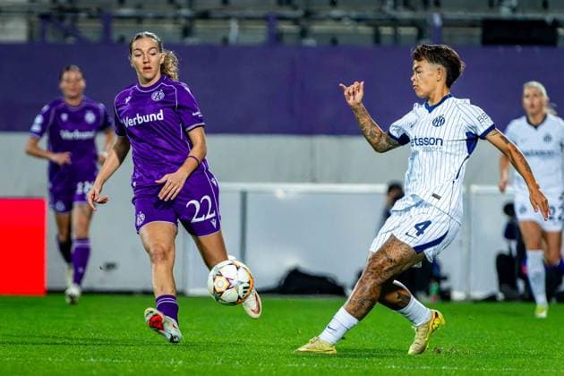 SOCCER - WCL, A.Wien vs Inter VIENNA,AUSTRIA,01.OCT.26 - SOCCER - UEFA Women s Champions League, FK Austria Wien vs FC Internationale Milano. Image shows Modesta Uka (A.Wien) and Samantha van Diemen (Inter).  GEPAxpictures xKevinxHackner
