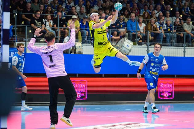 Matija Spikic (ThSV Eisenach), 01; Kasper Thorsen (Lien TVB Stuttgart), 07 (on a throw); Felix Aellen (ThSV Eisenach), 22 (GER), ThSV Eisenach vs. TVB Stuttgart, 1st Opel Handball Bundesliga, Handball, Matchday 7, 2026–2027 season, 7:00 p.m., October 1, 2026 GER, ThSV Eisenach vs. TVB Stuttgart, 1st Opel Handball Bundesliga, Handball, Matchday 7, 2026–2027 season, 7:00 p.m., October 1, 2026 Eisenach Copyright: xMartinxHerbstx
