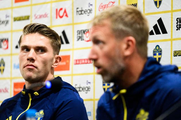 261001 Viktor Gyökeres and head coach Graham Potter of the Swedish men’s national soccer team at a press conference on October 1, 2026 in Sarajevo. Photo by Ludvig Thunman, BILDBYRAN. Code: LT LT0822. soccer, football, fotball, Nations League, UEFA Nations League, press conference, Sweden, Sweden A, bbeng, soccer, football, fotball, Nations League, UEFA Nations League, press conference press conference Sweden Sweden Sweden A BBENG Copyright: LUDVIGxTHUNMAN BB261001LT001