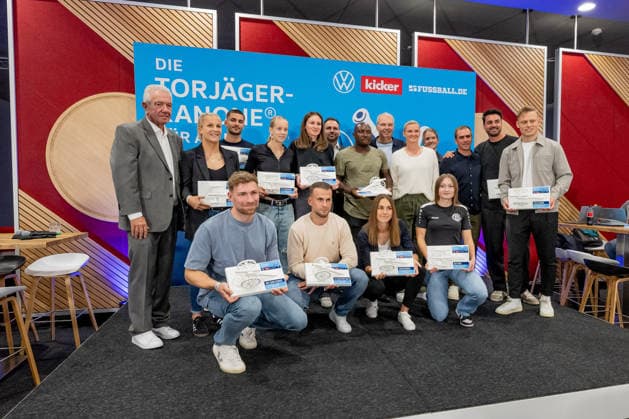 Philipp Lahm, soccer player and 2014 World Cup champion, and Alexandra Popp, soccer player and Olympic champion, at the ceremony honoring the top goal scorers in German amateur soccer at the Volkswagen VW Media Lounge, under the motto Top Scorer Award for Everyone, with all German winners, Germany vs. Serbia, soccer, UEFA Nations League, League A group stage, Matchday 3, 2026–2027 season, October 1, 2026 DFL DFB regulations prohibit any use of photographs as image sequences and or quasi-video. Photo: HMB Media, Heike Feiner Copyright: HMBxMedia HeikexFeiner