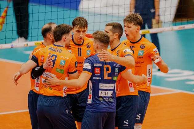 VOLLEYBALL - Coppa Pallavolo Senza Confini HARTBERG,AUSTRIA,01.OCT.26 - VOLLEYBALL - Coppa Pallavolo Senza Confini, VfB Friedrichshafen vs ACH Volley Ljubljana. Image shows the rejoicing of Ljubljana.  GEPAxpictures xRomanxKoenigshofer