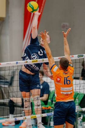VOLLEYBALL - Coppa Pallavolo Senza Confini HARTBERG,AUSTRIA,01.OCT.26 - VOLLEYBALL - Coppa Pallavolo Senza Confini, VfB Friedrichshafen vs ACH Volley Ljubljana. Image shows Pierre Toledo (Friedrichshafen) and Gregor Ropret (Ljubljana).  GEPAxpictures xRomanxKoenigshofer