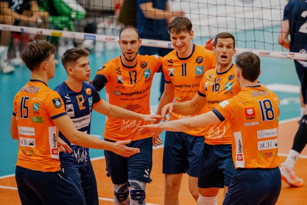 VOLLEYBALL - Coppa Pallavolo Senza Confini HARTBERG,AUSTRIA,01.OCT.26 - VOLLEYBALL - Coppa Pallavolo Senza Confini, VfB Friedrichshafen vs ACH Volley Ljubljana. Image shows the rejoicing of Ljubljana.  GEPAxpictures xRomanxKoenigshofer
