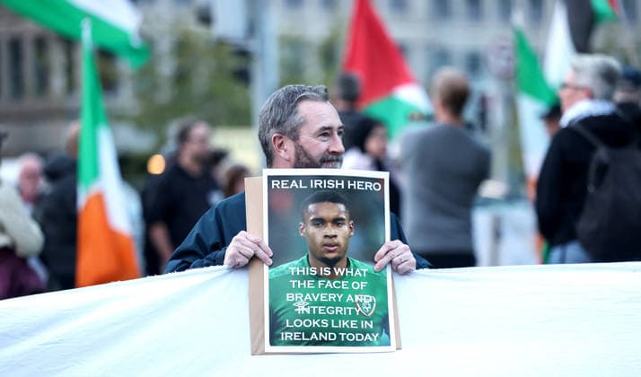UEFA Nations League Group Stage, Aviva Stadium, Dublin 1 10 2026 Republic of Ireland vs Austria A protestor displays an image of Ireland™s Gavin Bazunu A protestor displays an image of Gavin Bazunu 1 10 2026  Copyright: xx NE1L4115