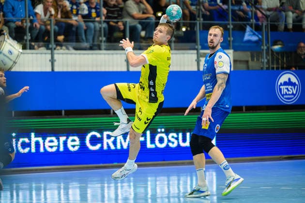 Simone Mengon, TVB Stuttgart, 15; Dominik Solak, ThSV Eisenach, 30 (GER); ThSV Eisenach vs. TVB Stuttgart, 1st Opel Handball Bundesliga, Handball, Matchday 7, 2026–2027 season, 7:00 p.m., October 1, 2026 GER, ThSV Eisenach vs. TVB Stuttgart, 1st Opel Handball Bundesliga, Handball, Matchday 7, 2026–2027 season, 7:00 p.m., October 1, 2026 Eisenach Copyright: xMartinxHerbstx
