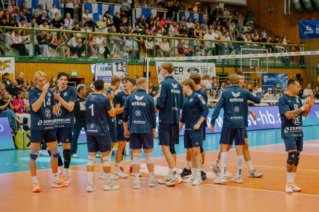 VOLLEYBALL - Coppa Pallavolo Senza Confini HARTBERG,AUSTRIA,01.OCT.26 - VOLLEYBALL - Coppa Pallavolo Senza Confini, VfB Friedrichshafen vs ACH Volley Ljubljana. Image shows the rejoicing of Friedrichshafen.  GEPAxpictures xRomanxKoenigshofer
