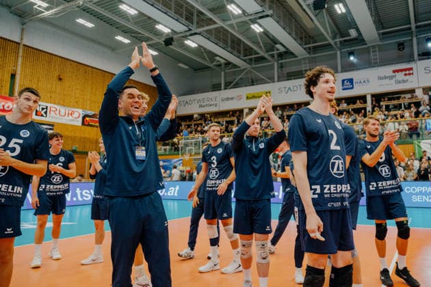 VOLLEYBALL - Coppa Pallavolo Senza Confini HARTBERG,AUSTRIA,01.OCT.26 - VOLLEYBALL - Coppa Pallavolo Senza Confini, VfB Friedrichshafen vs ACH Volley Ljubljana. Image shows the rejoicing of Friedrichshafen.  GEPAxpictures xRomanxKoenigshofer