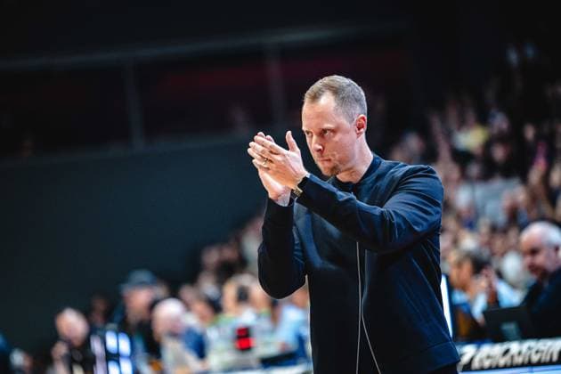easycredit BBL Basketball Bundesliga 2026–2027 Make-up Game, Matchday 1: Science City Jena vs. RASTA Vechta on October 1, 2026; Vechta Coach Christian Held Cheers On, Portrait at Sparkassen Arena