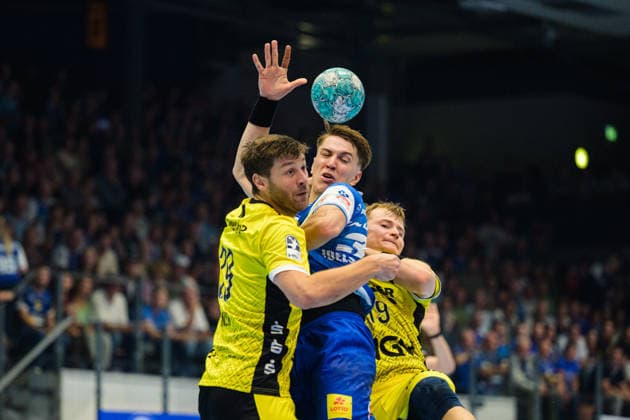Malte Donker, TVB Stuttgart, 39, Oskar Joelsson, ThSV Eisenach, 03, Linus Schmid (TVB Stuttgart), 19 GER, ThSV Eisenach vs. TVB Stuttgart, 1st Opel Handball Bundesliga, Handball, Matchday 7, 2026–2027 Season, 7:00 p.m., October 1, 2026 GER, ThSV Eisenach vs. TVB Stuttgart, 1st Opel Handball Bundesliga, Handball, Matchday 7, 2026–2027 season, 7:00 p.m., October 1, 2026 Eisenach Copyright: xMartinxHerbstx