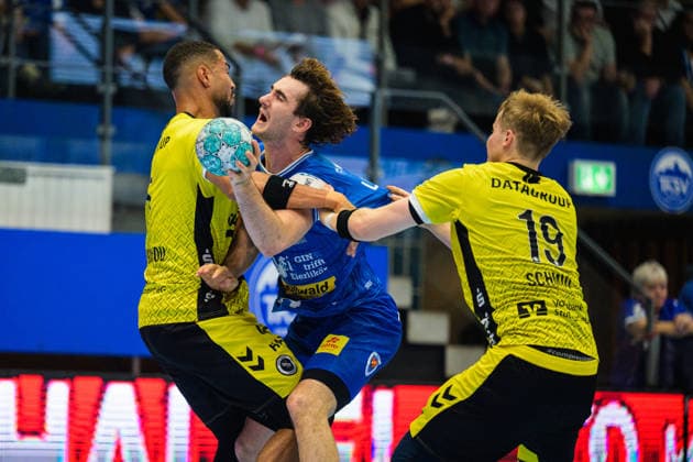 Stephan Seitz, ThSV Eisenach, 44, Philipp Ahouansou, TVB Stuttgart, 05, Linus Schmid, TVB Stuttgart, 19 GER, ThSV Eisenach vs. TVB Stuttgart, 1st Opel Handball Bundesliga, Handball, Matchday 7, 2026–2027 season, 7:00 p.m., October 1, 2026 GER, ThSV Eisenach vs. TVB Stuttgart, 1st Opel Handball Bundesliga, Handball, Matchday 7, 2026–2027 Season, 7:00 p.m., October 1, 2026 Eisenach Copyright: xMartinxHerbstx