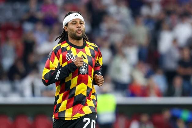 Serge Gnabry 20: Germany during warm-ups, Germany vs. Serbia, soccer, UEFA Nations League, Matchday 3, October 1, 2026, Munich, Bavaria, Germany Copyright: xkolbert-press ChristianxKolbertx