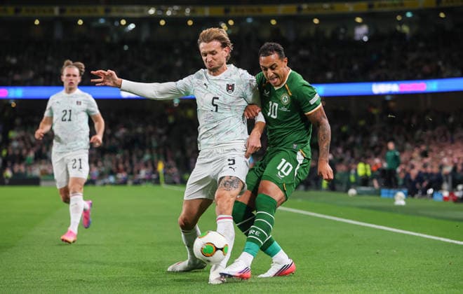 UEFA Nations League Group Stage, Aviva Stadium, Dublin 1 10 2026 Republic of Ireland vs Austria Austria s Stefan Posch with Adam Idah of Ireland Stefan Posch with Adam Idah 1 10 2026  Copyright: xx RB2_7012