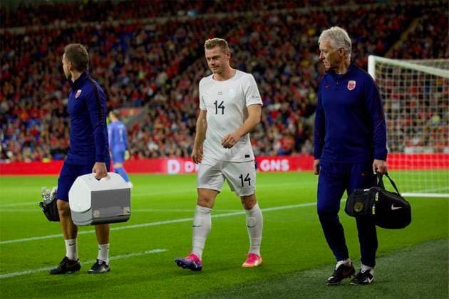 RECORD DATE NOT STATED Football - UEFA Nations League - Group A4 - Wales v Norway CARDIFF, WALES - Thursday, October 1, 2026: Norway s Julian Ryerson walks off injured during the UEFA Nations League Group A4 Matchday 3 match between Wales and Norway at the Cardiff City Stadium. (Photo by David Rawcliffe Propaganda) CARDIFF Cardiff City Stadium CARDIFF WALES  Copyright: xDavidxRawcliffex 2026-10-01-Wales_v_Norway-026