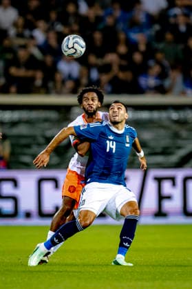 THESSALONIKI: Netherlands midfielder Quinten Timber and Greece forward Vangelis Pavlidis during the UEFA Nations League match between Greece and the Netherlands at Toumba Stadium on October 1, 2026, in Thessaloniki, Greece. Photo by DeFodi Images