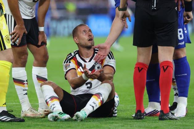 Waldemar Anton, Germany, 03 on the ground, GER, Germany vs. Serbia, Soccer, UEFA Nations League, Matchday 3, 2026–2027 Season, October 1, 2026, GER, Germany vs. Serbia, Soccer, UEFA Nations League, Matchday 3, 2026–2027 Season, October 1, 2026, Munich Copyright: xEibner-Pressefoto JennixMaulx EP_JML