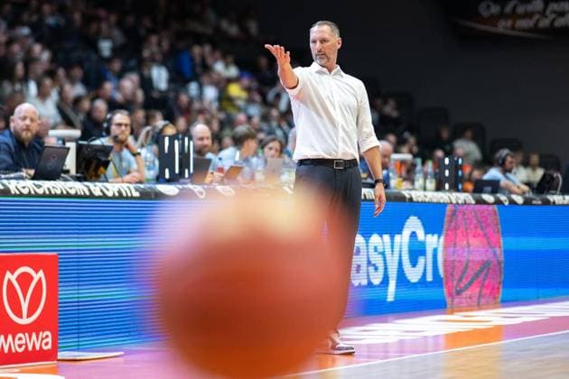 BASKETBALL EASYCREDIT BBL MATCHDAY 1 SCIENCE CITY JENA RASTA VECHTA ** FOR EDITORIAL PURPOSES ONLY ** EDITORIAL USE ONLY ** p 01 10 2026 Jena Basketball easyCredit BBL 1 Basketball Bundesliga 2026–2027 Season Matchday 1 Sparkassen Arena Science City Jena RASTA Vechta in the photo Head Coach Steven Esterkamp Science City Jena Germany Thuringia Jena Copyright SaschaxFromm Copyright: SaschaxFromm doc87ufa4bvjtjq8j49n7p ,EDITORIAL USE ONLY Copyright: SaschaxFromm
